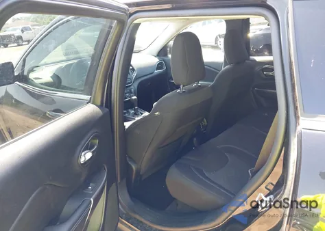 2019 Jeep Cherokee Latitude 4X4 z USA, uszkodzony, nr VIN 1C4PJMCB8KD139241